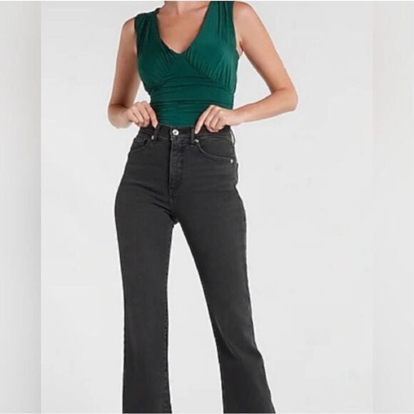 ✨EXPRESS Green Body Contour Double Layer Empire V Neck Sz XS Bodysuit✨ - Picture 4 of 9